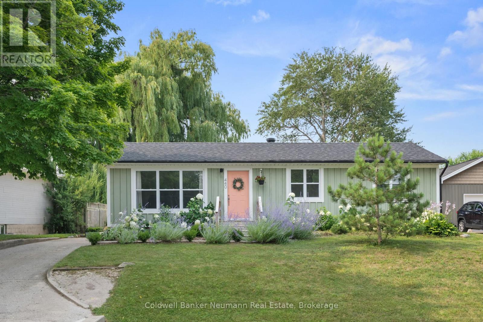 440 Provincial St, Saugeen Shores, ON N0H 2C1
