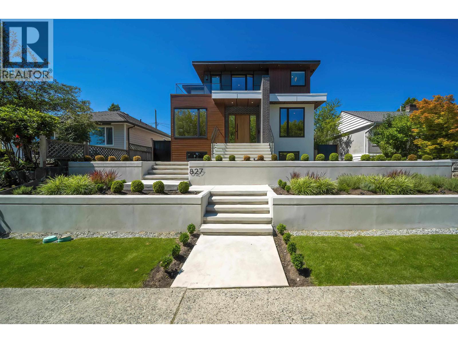 827 Chestnut St, New Westminster, BC V3L 4N3