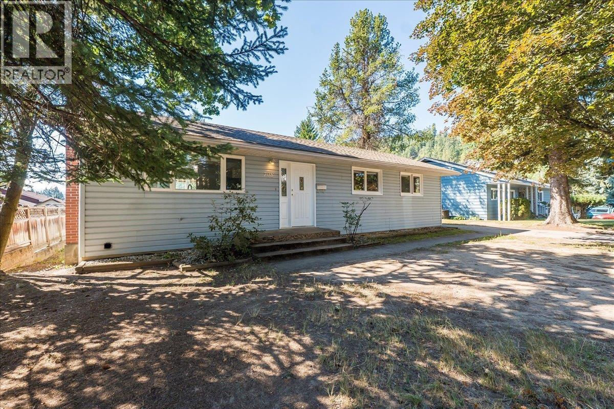 708 10 Street, Castlegar, BC V1N 2H8