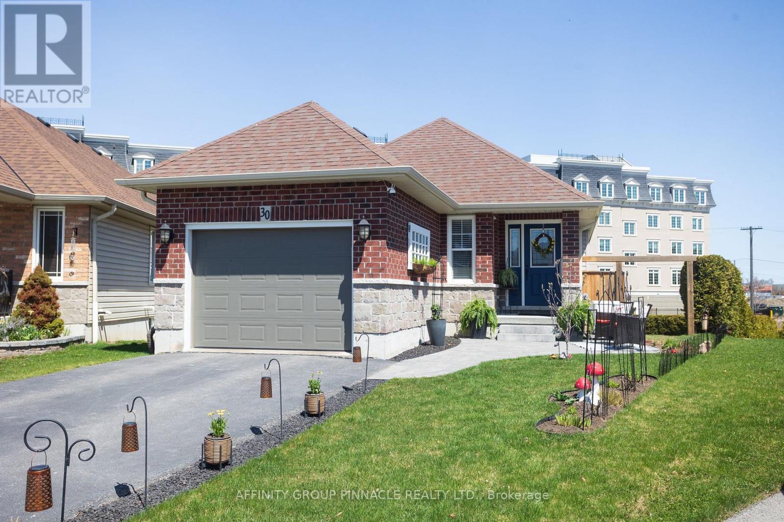 30 Lisbeth Cres, Kawartha Lakes, ON K9V 0B7