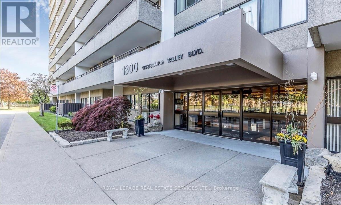 203 1300 Mississauga Valley Blvd, Mississauga, ON L5A 3S8