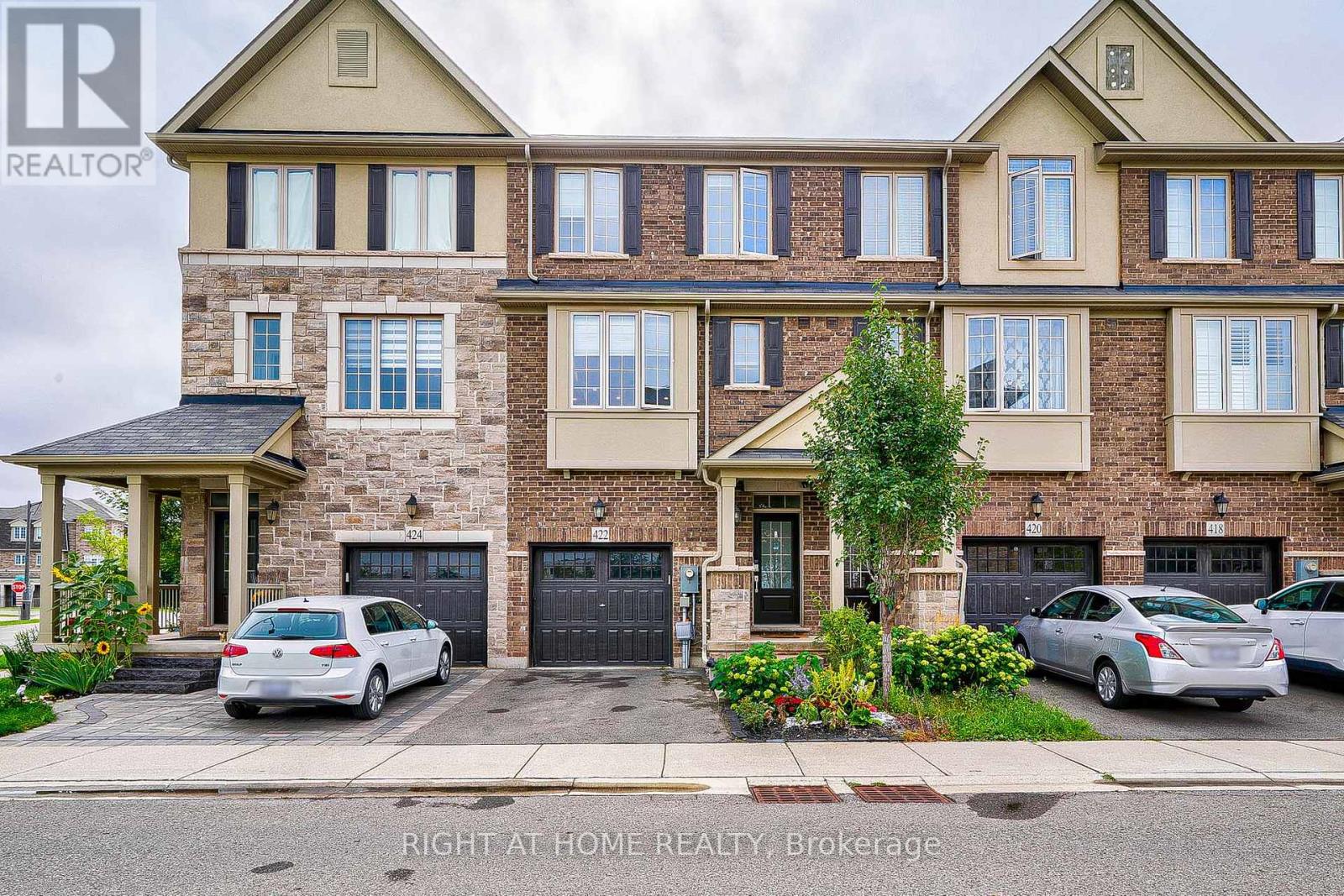 422 Belcourt Common, Oakville, ON L6H 7E3