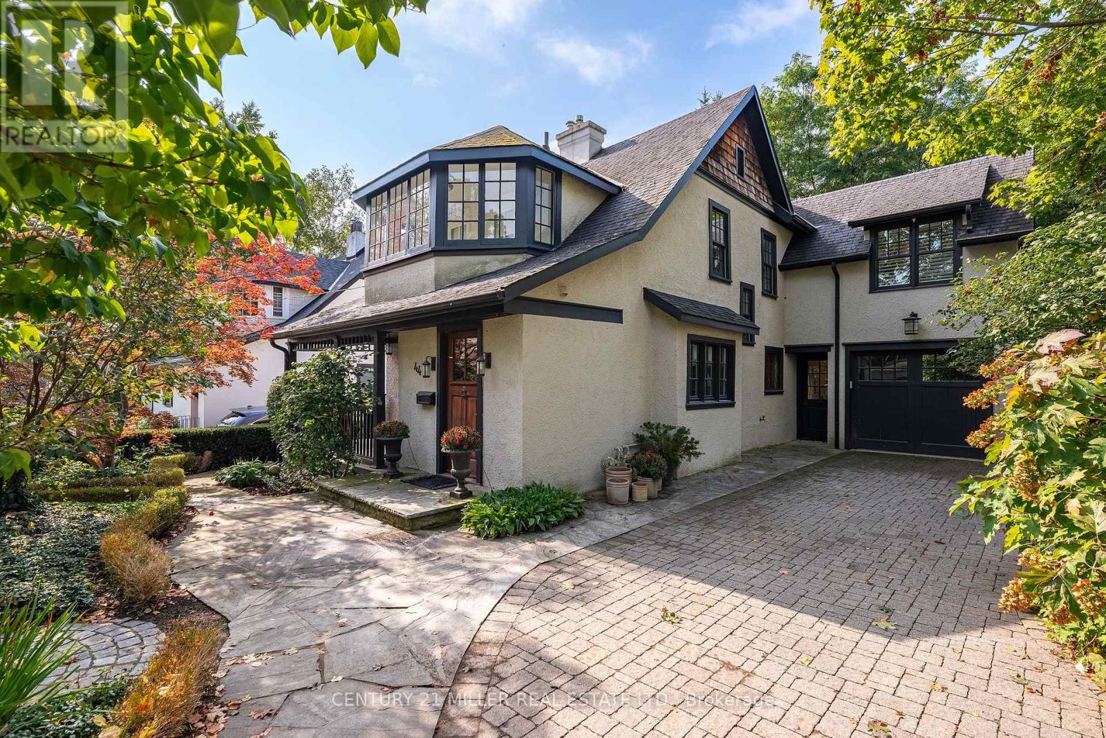 44 Howard Ave, Oakville, ON L6J 3Y3
