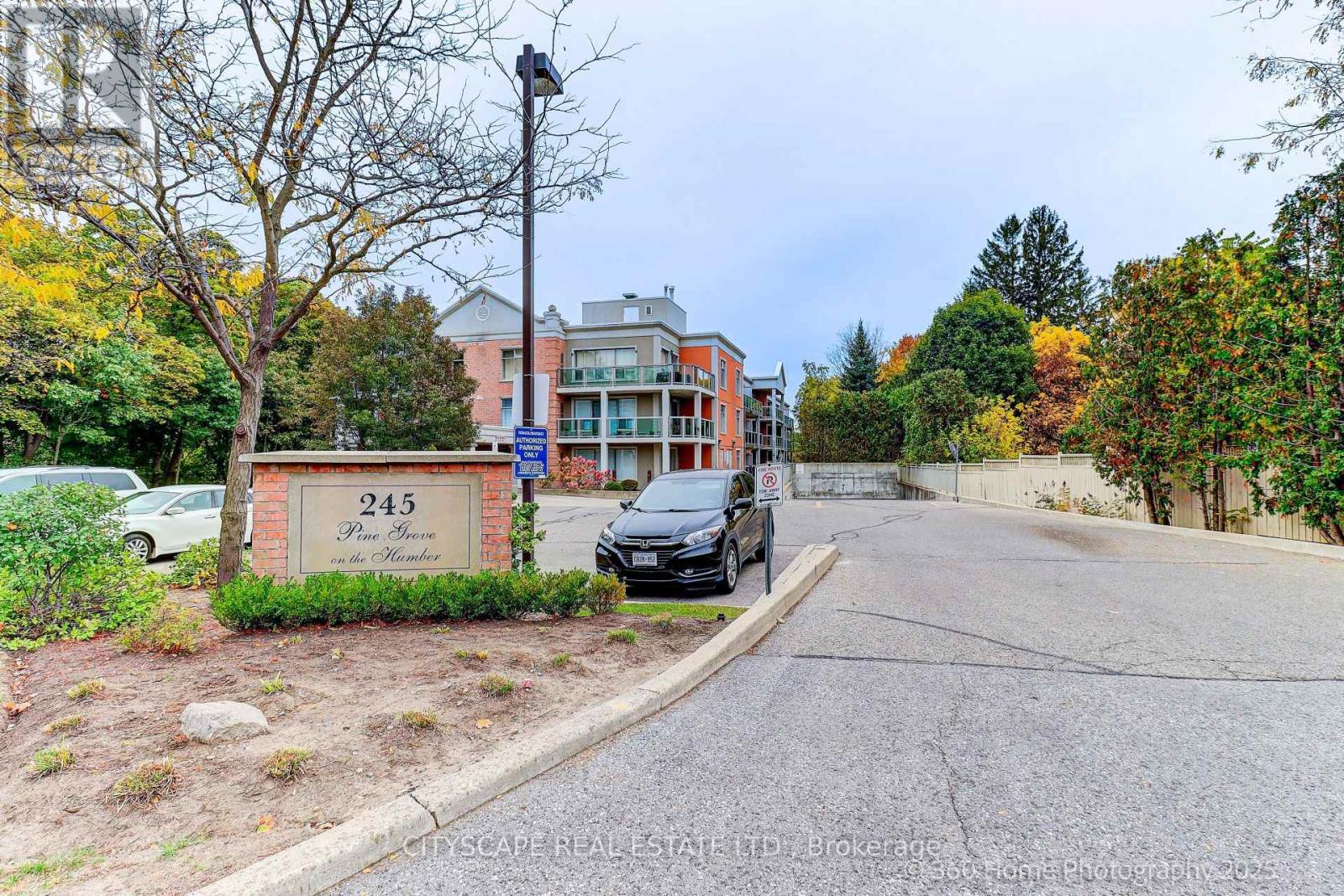 101 245 Pinegrove Rd, Vaughan Islington Woods, ON L4L 2H7