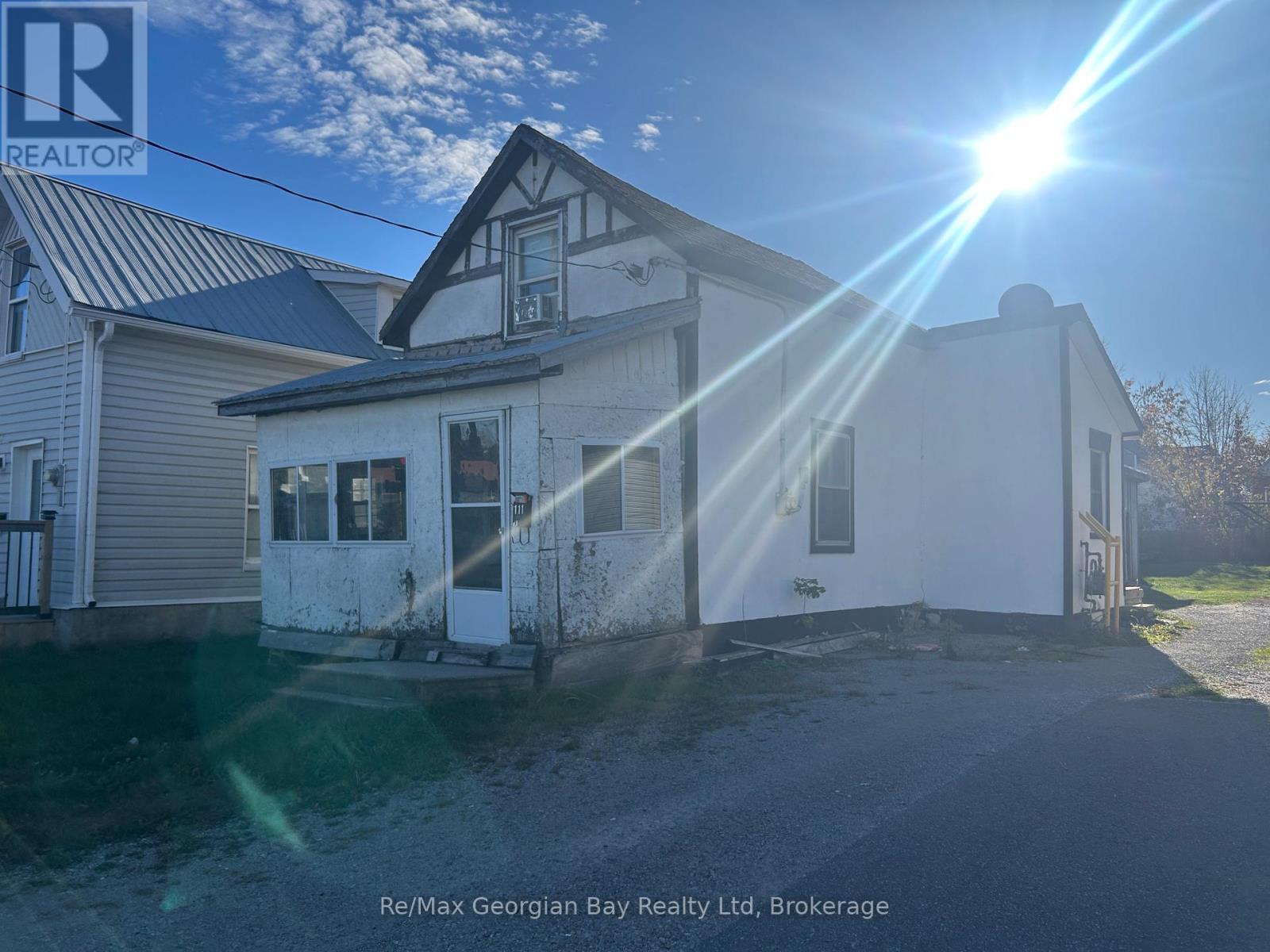 111 Andrew St S, Orillia, ON L3V 5J3