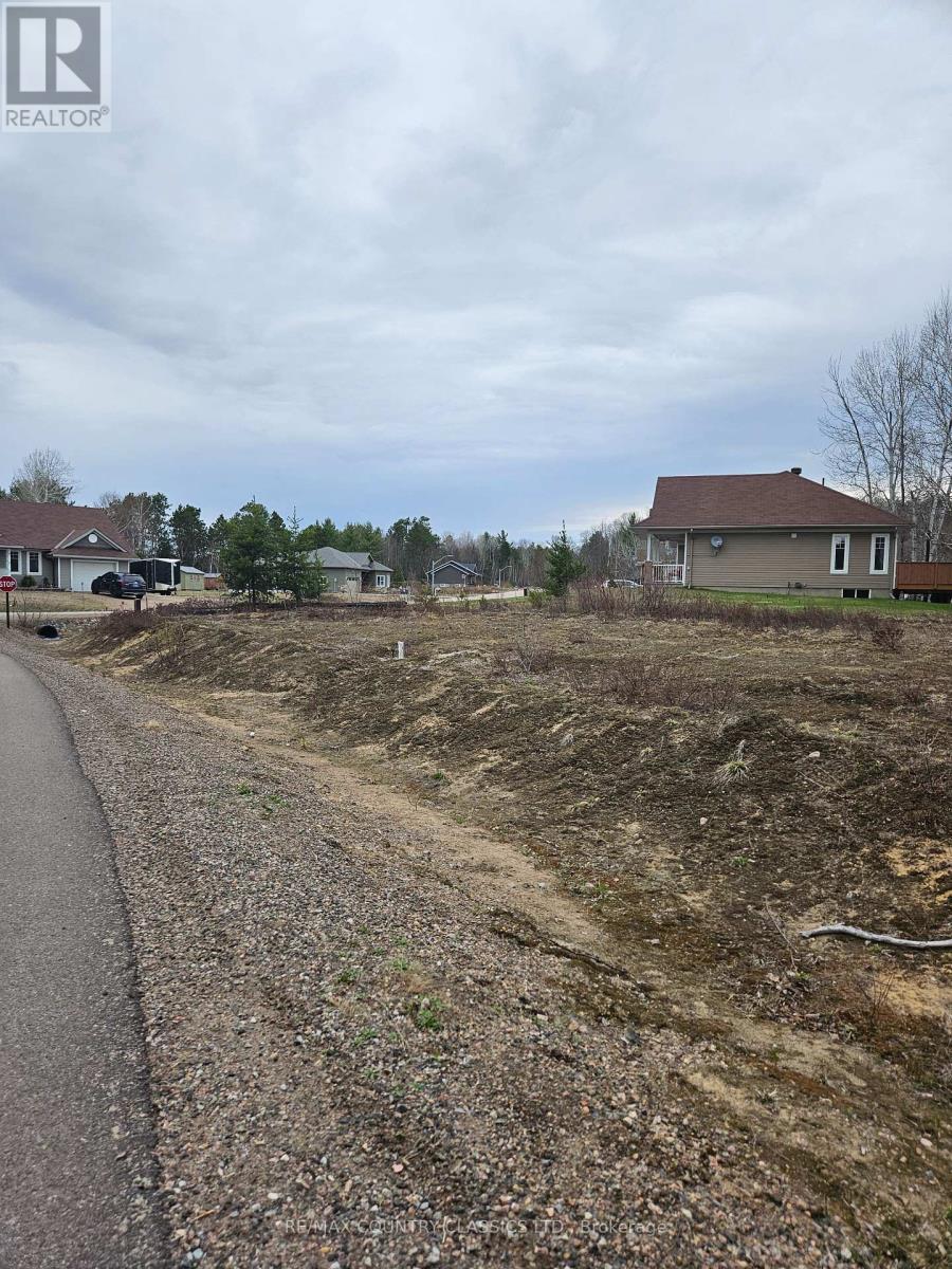 23 Birchview Dr, Madawaska Valley, ON K0J 1B0