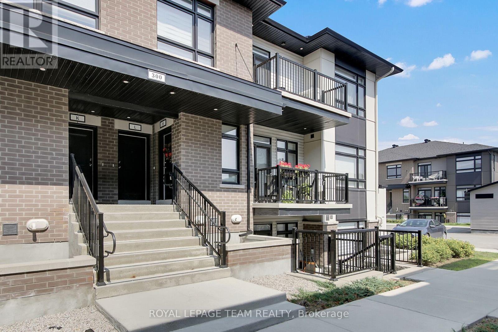 300 Tulum Crescent #h, Ottawa, ON K2S 2Y4
