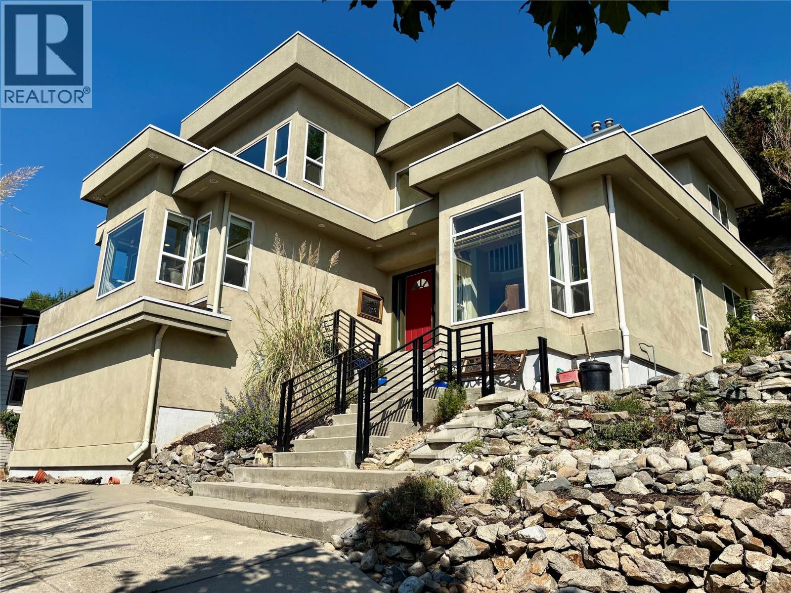 712 Creekside Rd, Penticton, BC V2A 2C4
