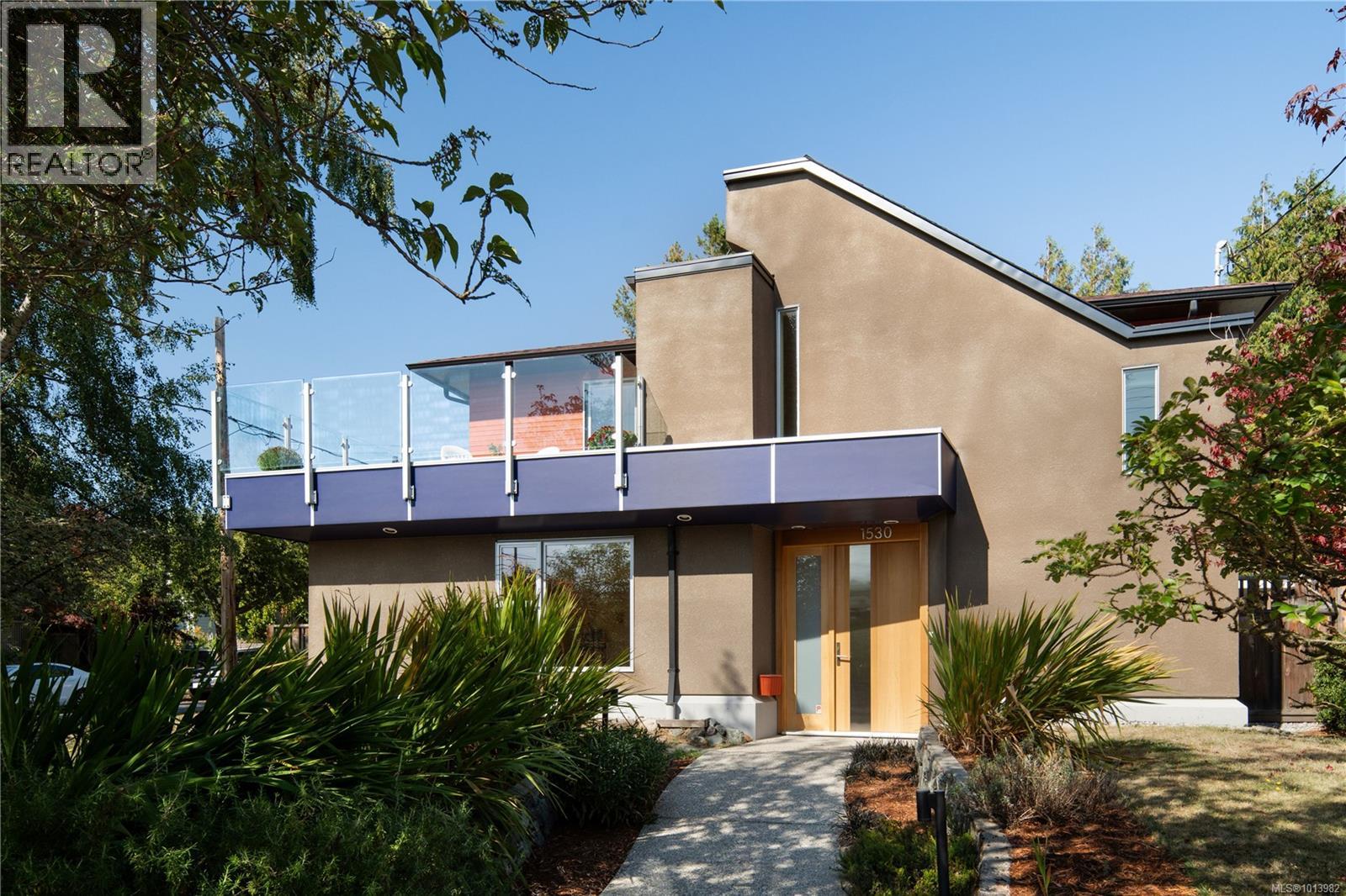 1530 Brooke St, Victoria, BC V8S 1M7