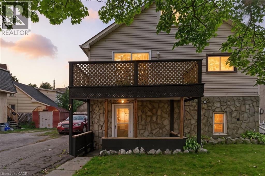 7 Balmoral Ave, Welland, ON L3B 1S3