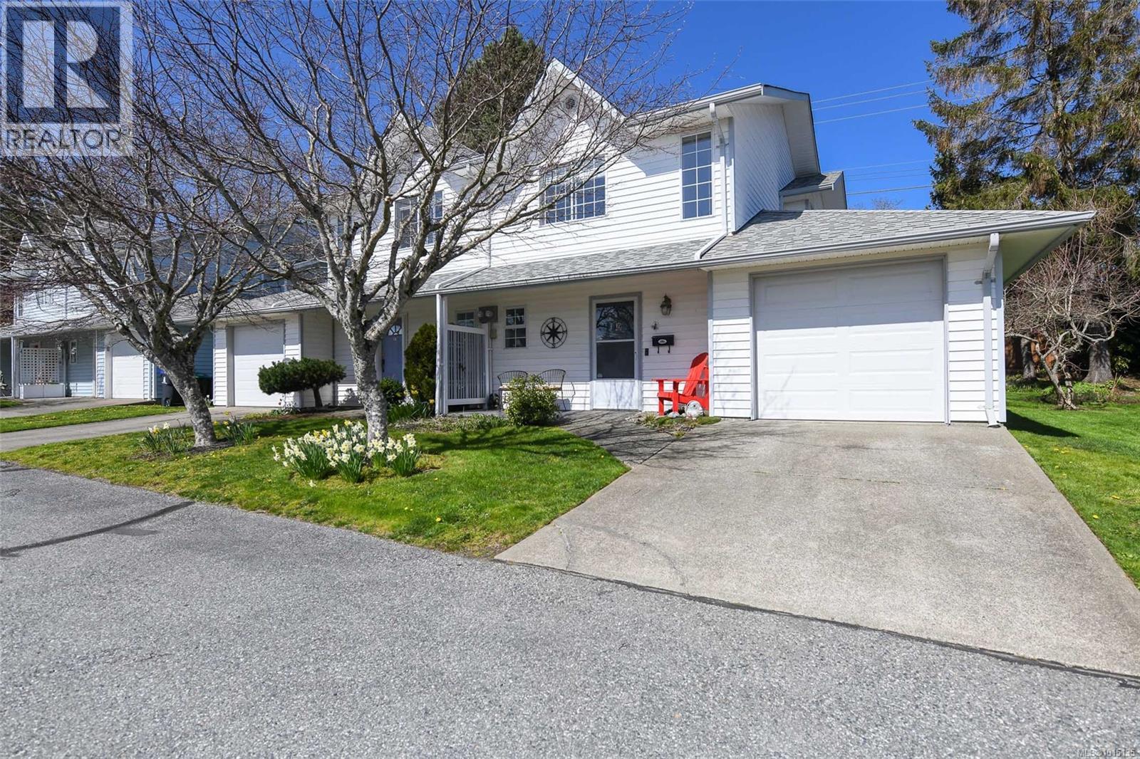 2200 Manor Dr Unit 12 Dr, Comox, BC V9M 1C4