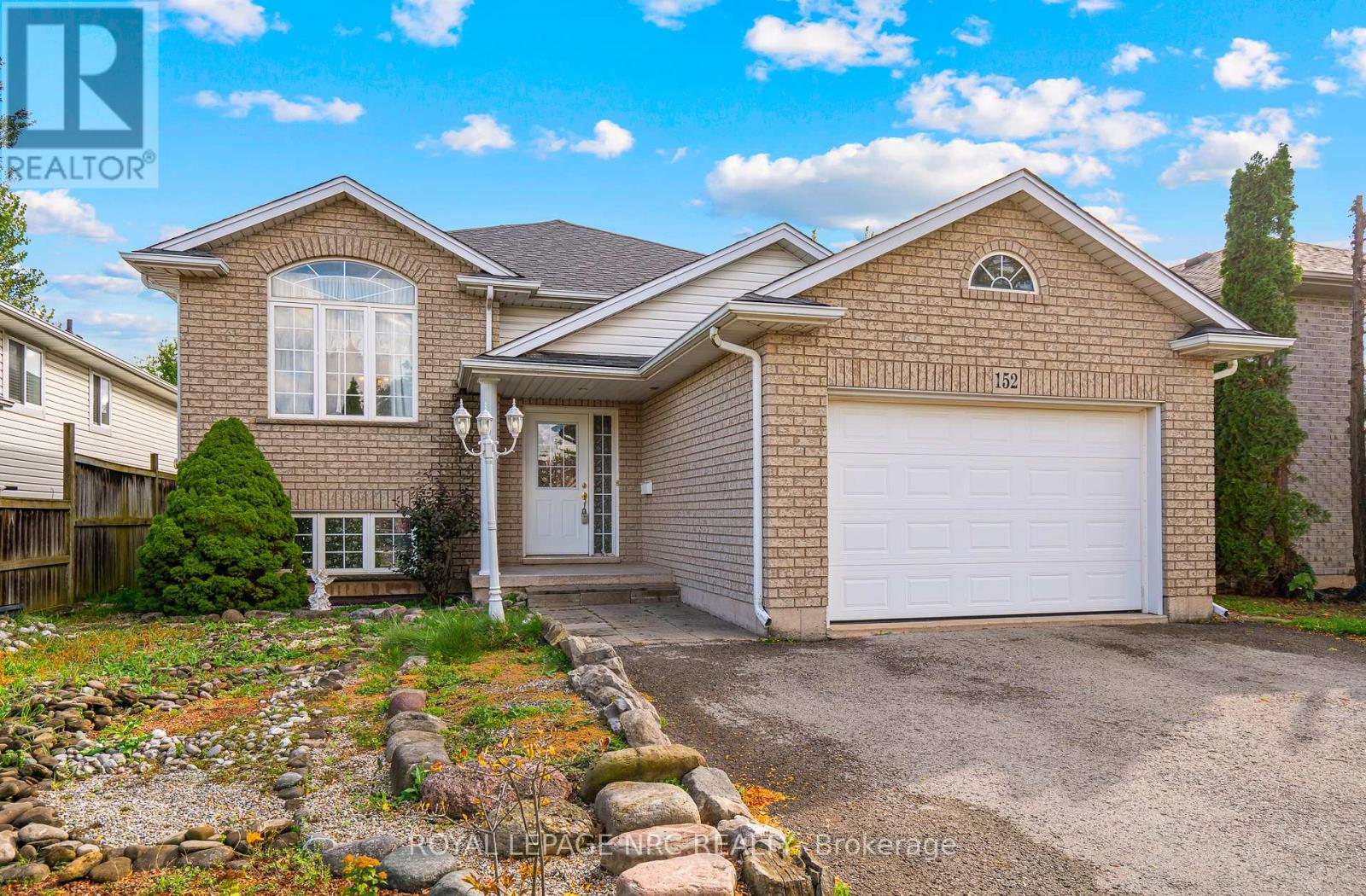 152 Larchwood Cir, Welland, ON L3C 6T3