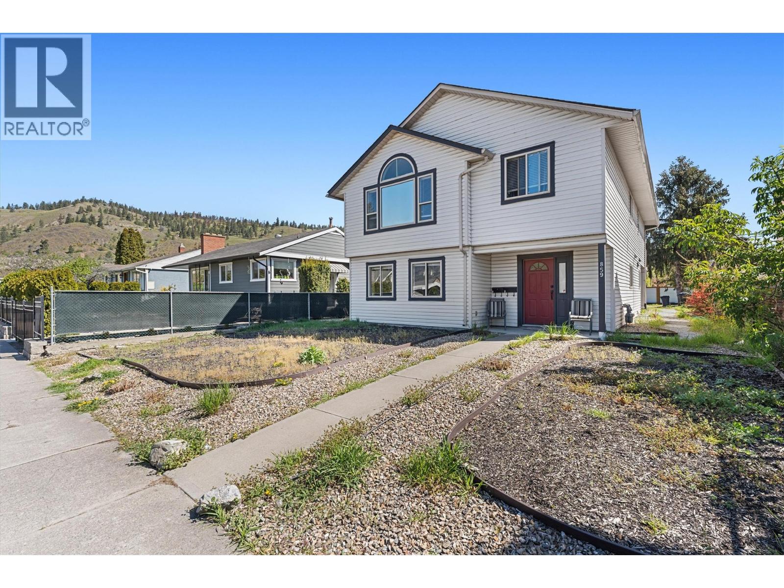 859 Richter St, Kelowna, BC V1Y 2J9