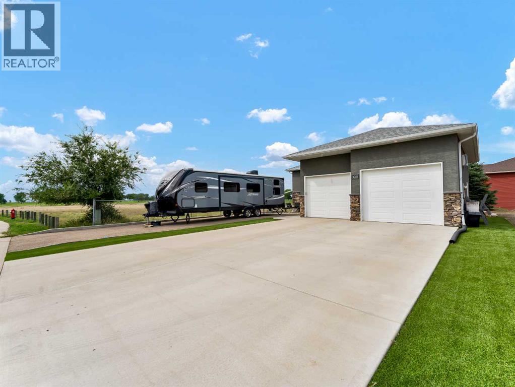 1010 Memorial Dr SE, Redcliff, AB T0J 2P0