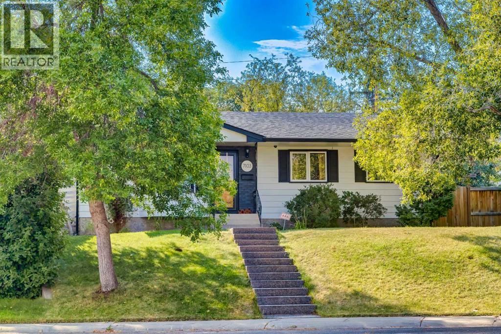 7103 Hunterwood Rd NW, Calgary, AB T2K 4J5