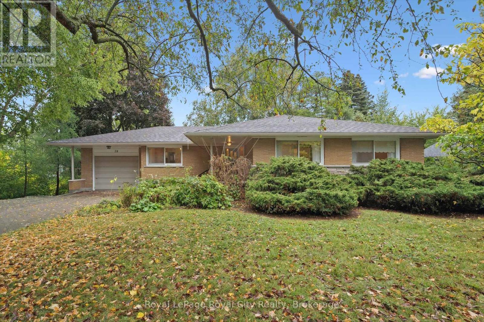 28 Colborn St, Guelph Kortright East, ON N1G 2M5
