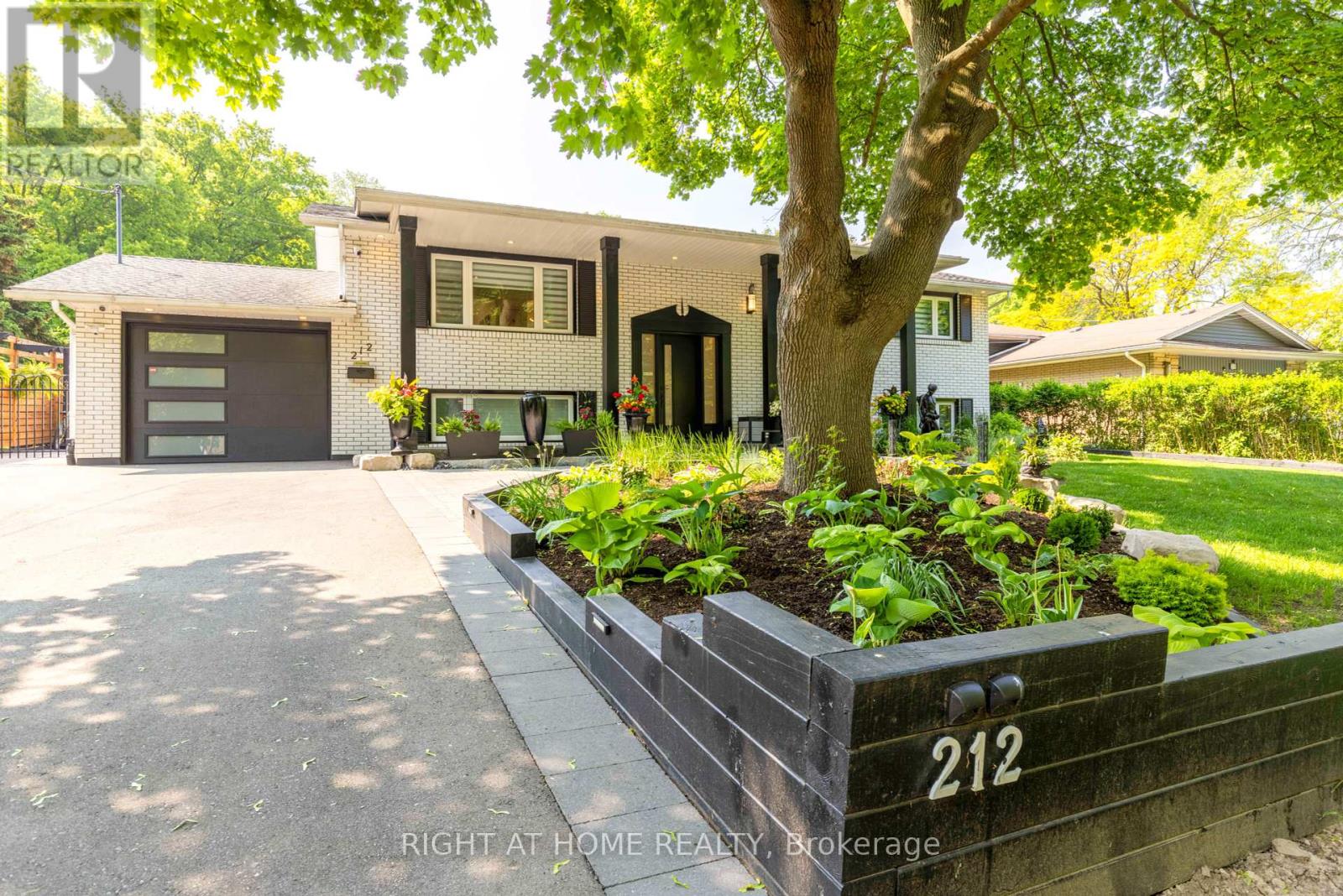 212 Lockhart Dr, St. Catharines Glendaleglenridge, ON L2T 1X1