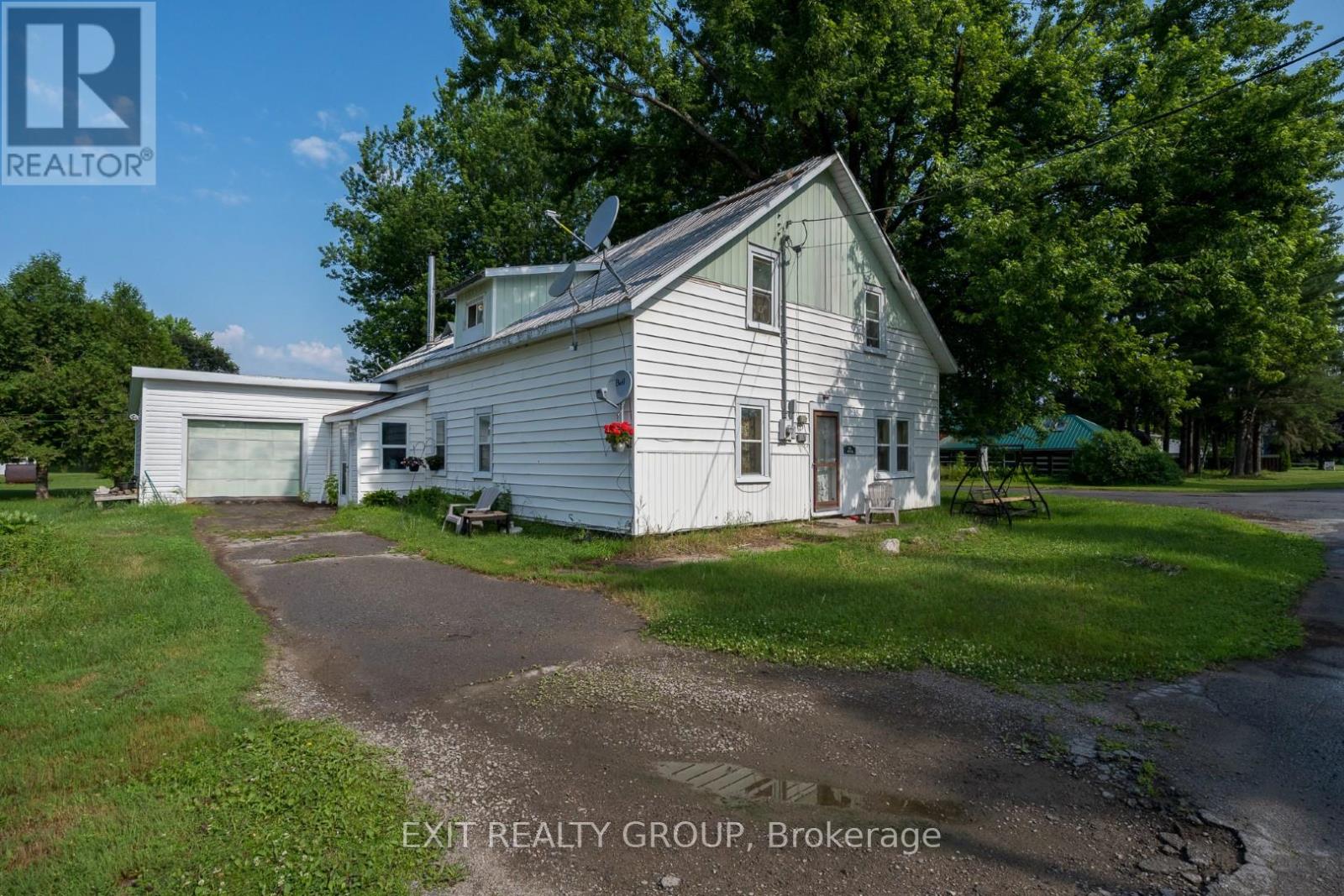 53 Clement St, Addington Highlands, ON K0H 1P0