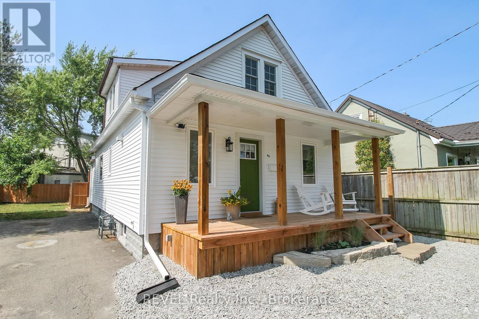 44 St George St, Welland, ON L3C 5N2