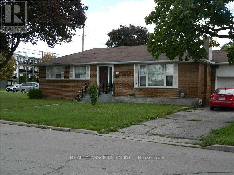 11 Muirkirk Rd, Toronto Willowdale West, ON M2R 1W2