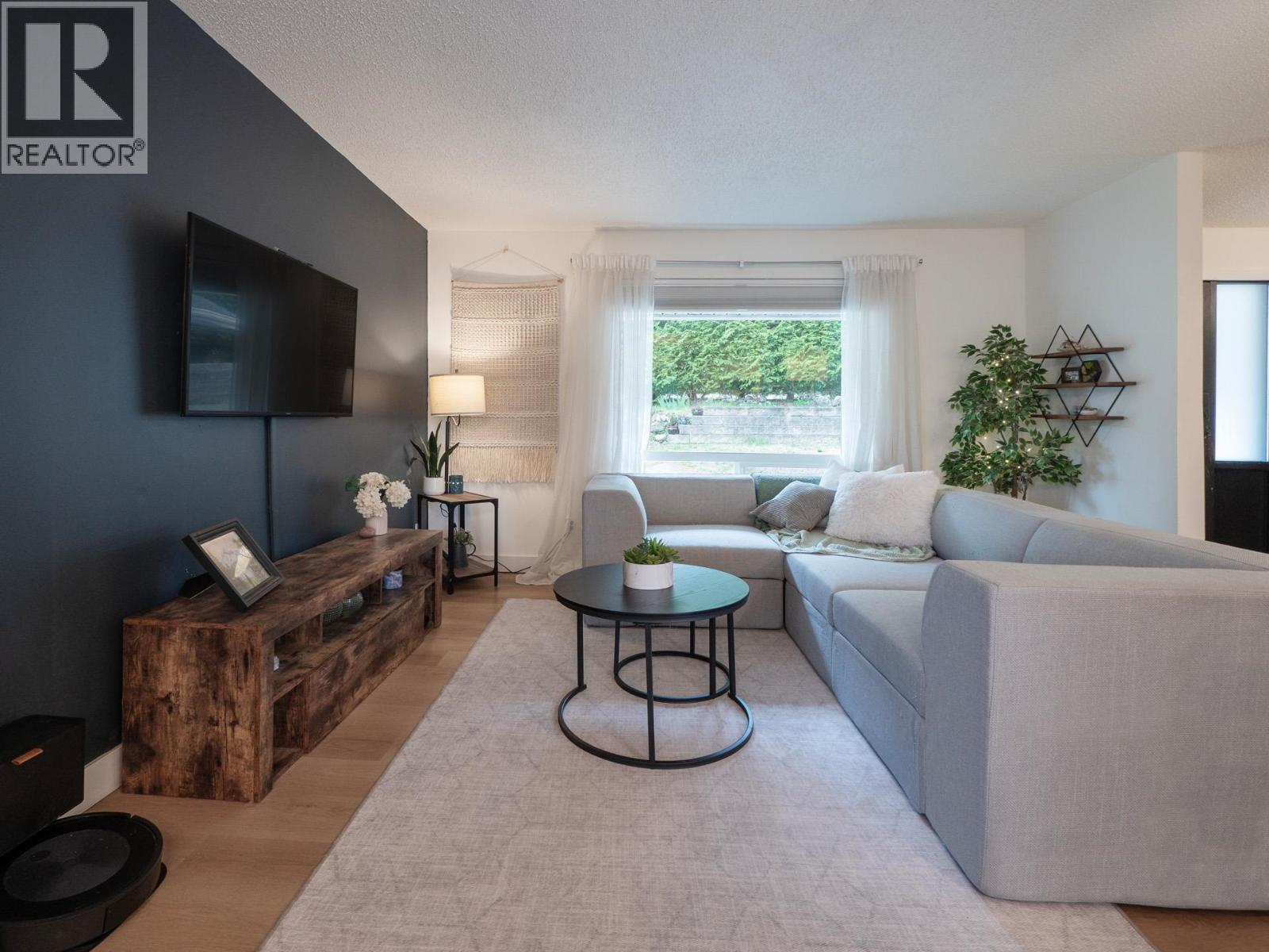 617 Gower Point Rd, Gibsons, BC V0N 1V8