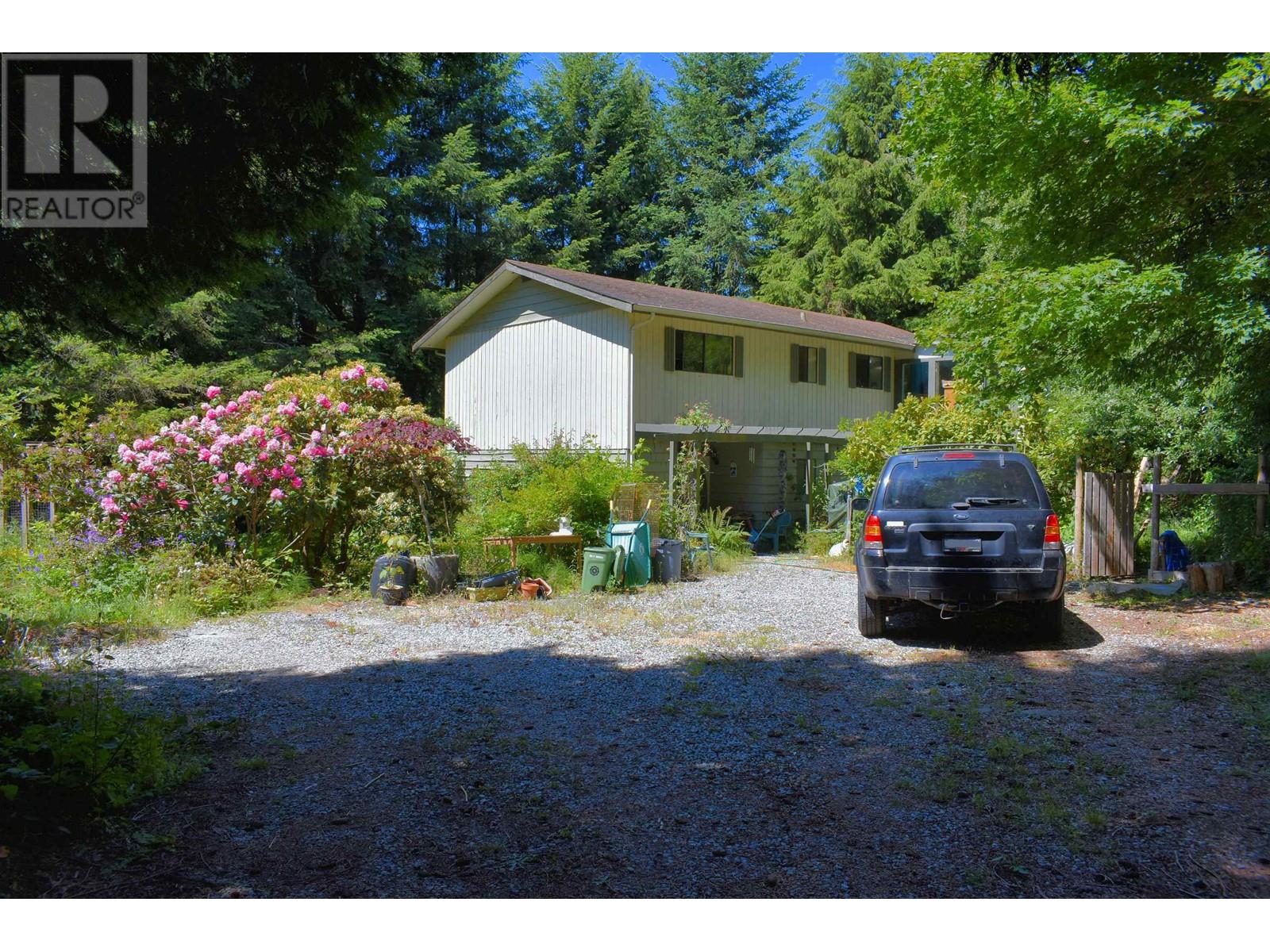 2240 Oldershaw Rd, Roberts Creek, BC V0N 2W5