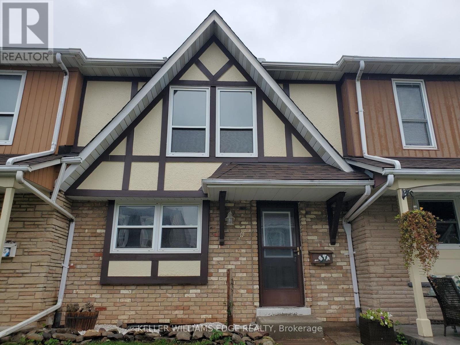 6 2254 Upper Middle Rd, Burlington, ON L7P 2Z9
