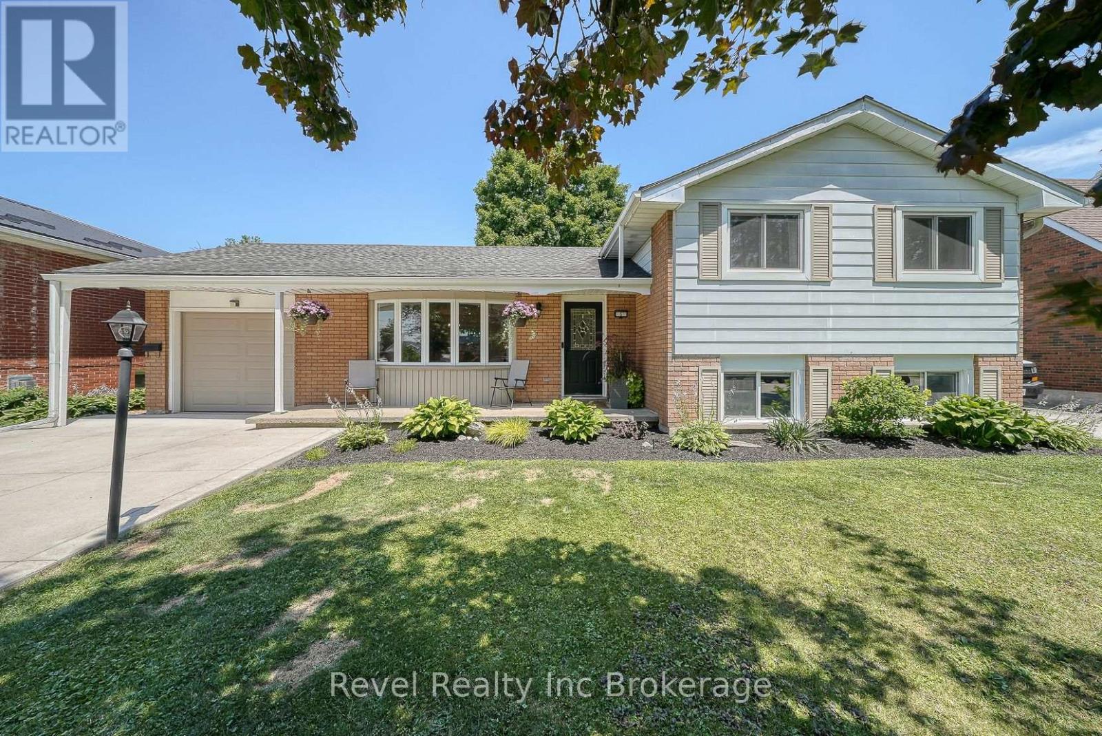 5 Dean Cres, Ingersoll, ON N5C 3C1