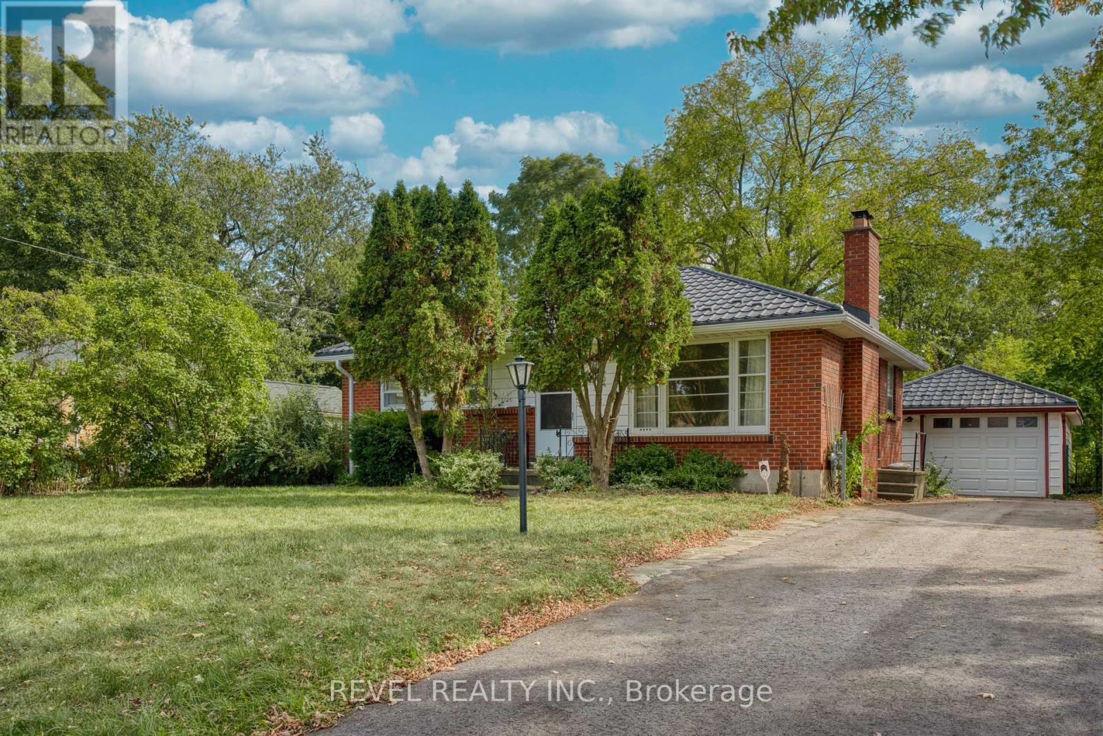 143 Oakside St, London, ON N5Y 1E8