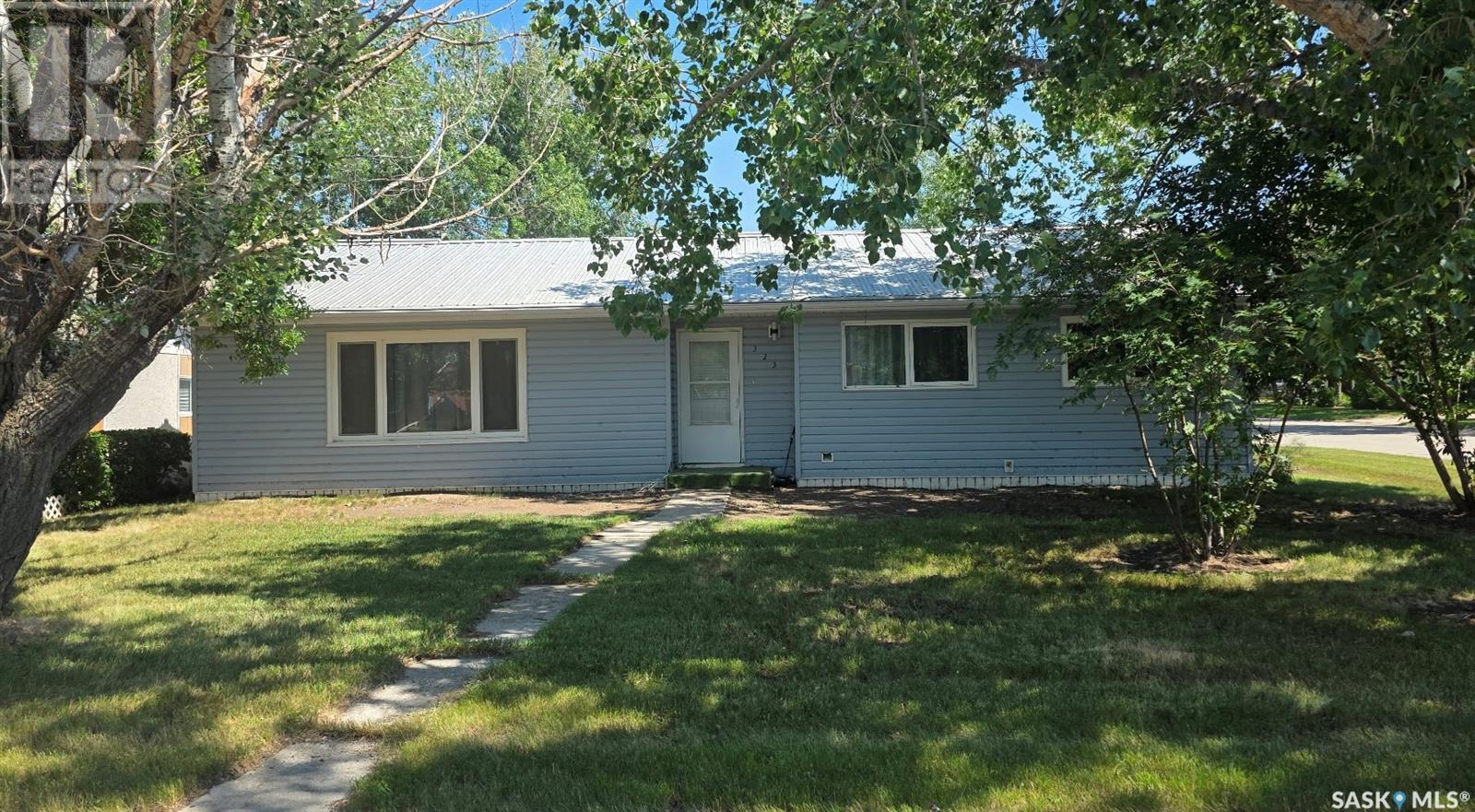 323 Heward St, Stoughton, SK S0G 4T0