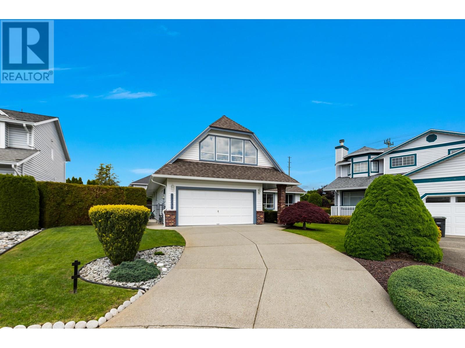 12235 Cypress Ct, Pitt Meadows, BC V3Y 2E1
