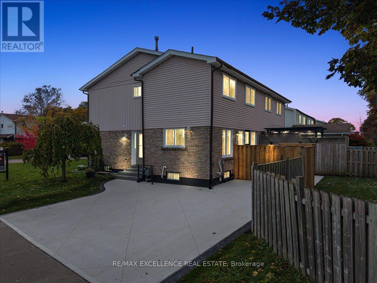 1287 Venus Cres, Oshawa, ON L1J 6E3