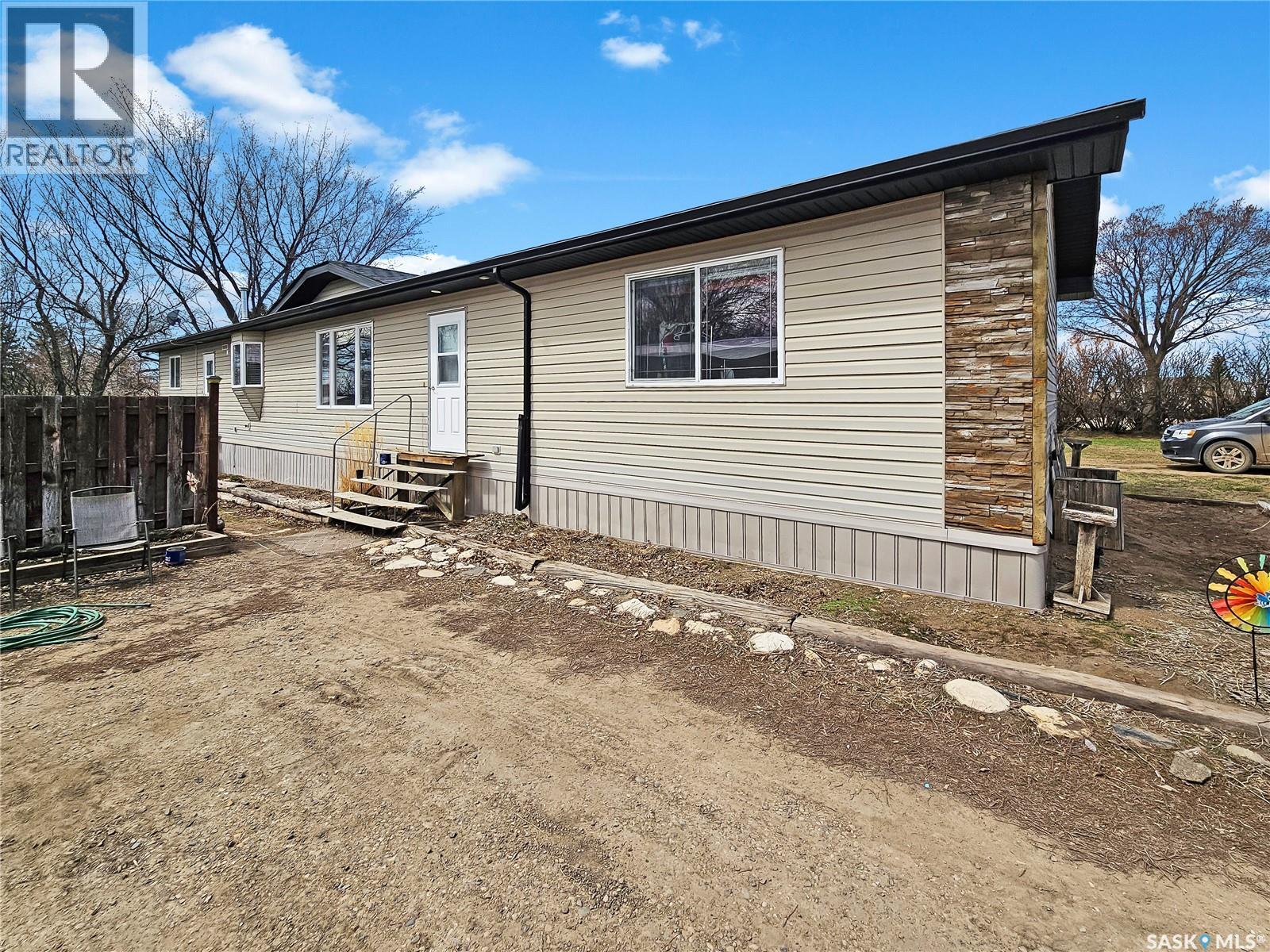 10 Four Seasons Trailer Ct, Shaunavon, SK S0N 2M0