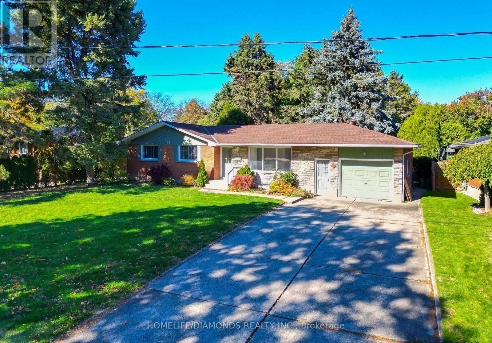 17 Old Coach Rd, St. Catharines, ON L2N 2P4