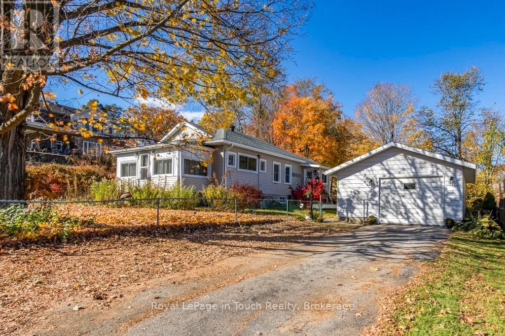 450 Assiniboia St, Tay, ON L0K 1R0