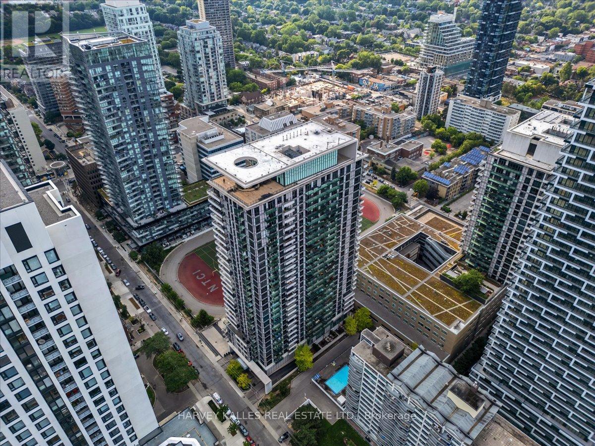 70 Roehampton Ave Ph15 Ave, Toronto, ON M4P 1R2