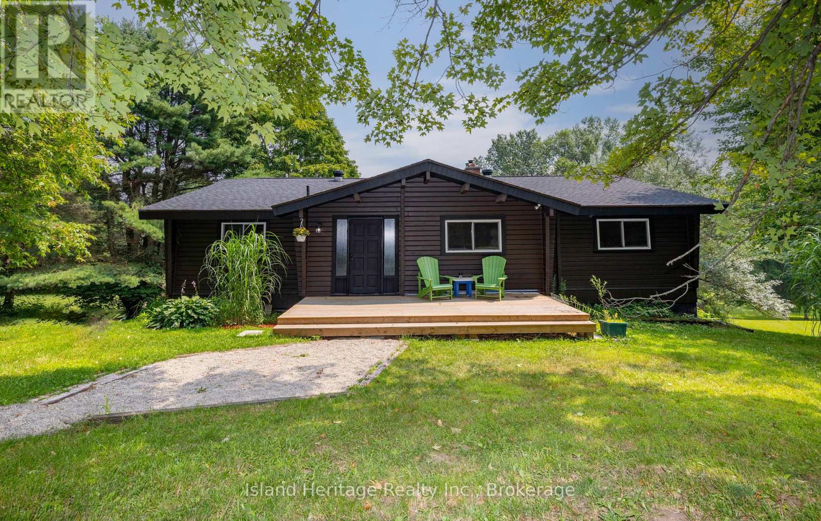5 Linney Ln E, McDougall, ON P2A 2W9