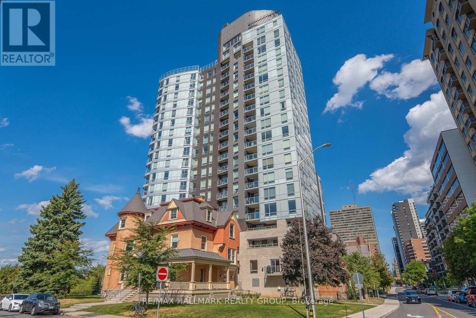 1007 428 Sparks St, Ottawa, ON K1R 0B3