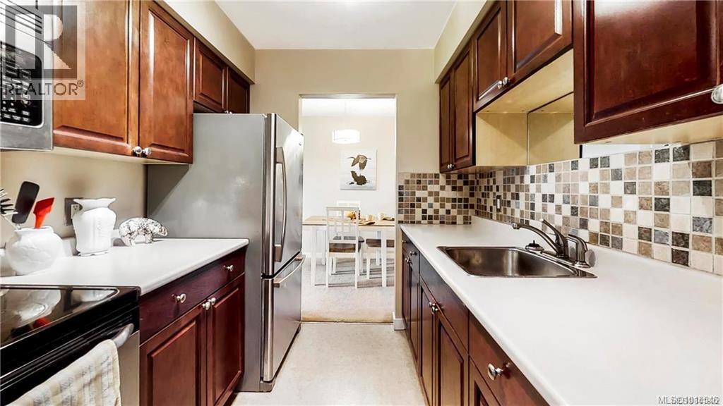 1597 Midgard Ave Unit 303 Ave, Saanich, BC V8P 2Y2