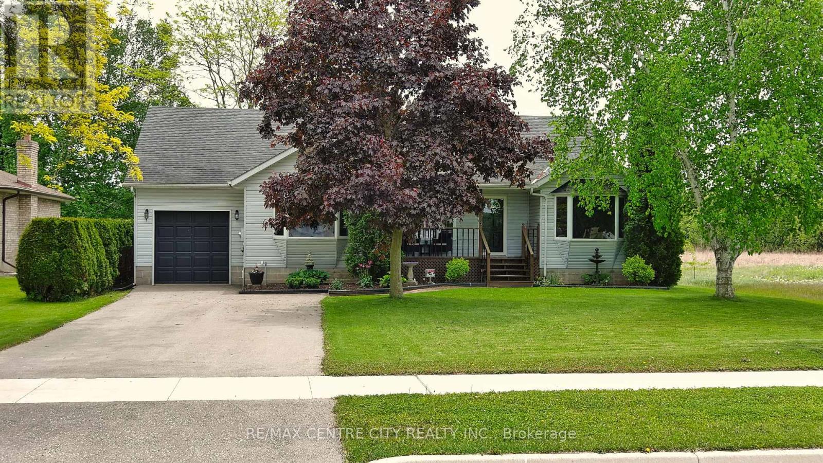 212 Queen St, West Elgin, ON N0L 2C0