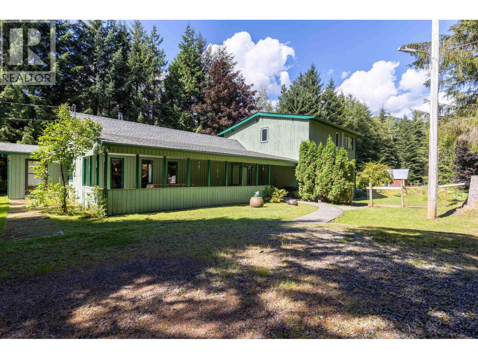 2178 Grandview Dr, Terrace, BC V8G 0A8