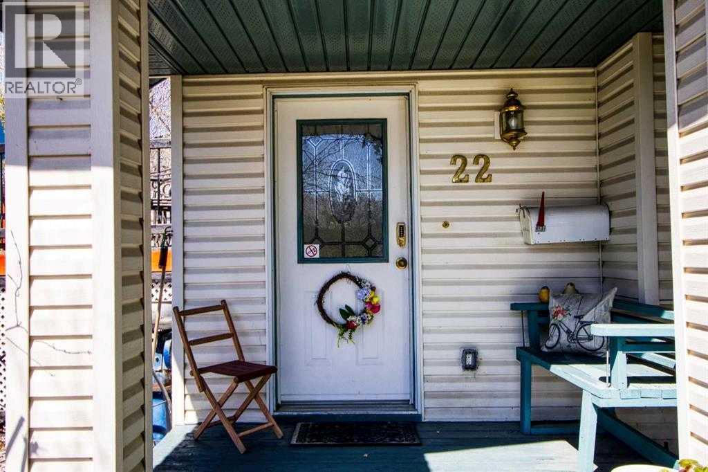 22 Greenview Cres, Strathmore, AB T1P 1L2