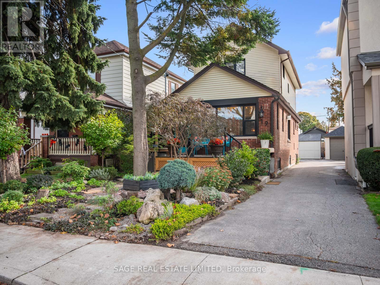 19 Savoy Ave, Toronto, ON M4C 2X4