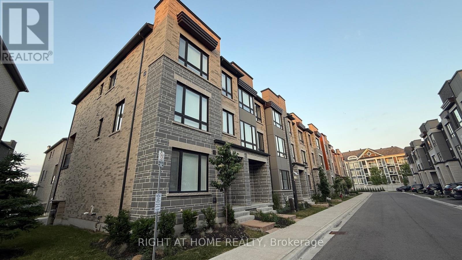 19 Steamboat Way, Whitby, ON L1N 0M6