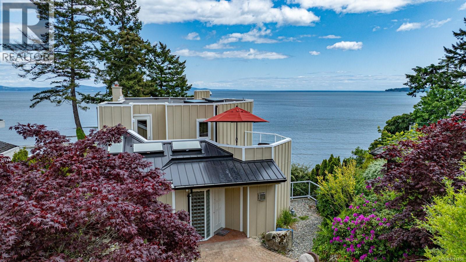 5267 Parker Ave, Saanich, BC V8Y 2N1