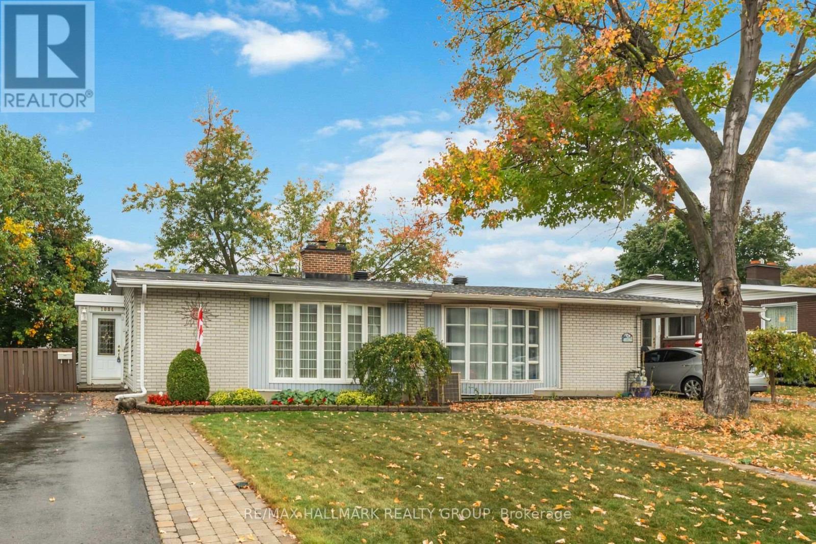 1886 Elmridge Dr, Ottawa, ON K1J 6R7