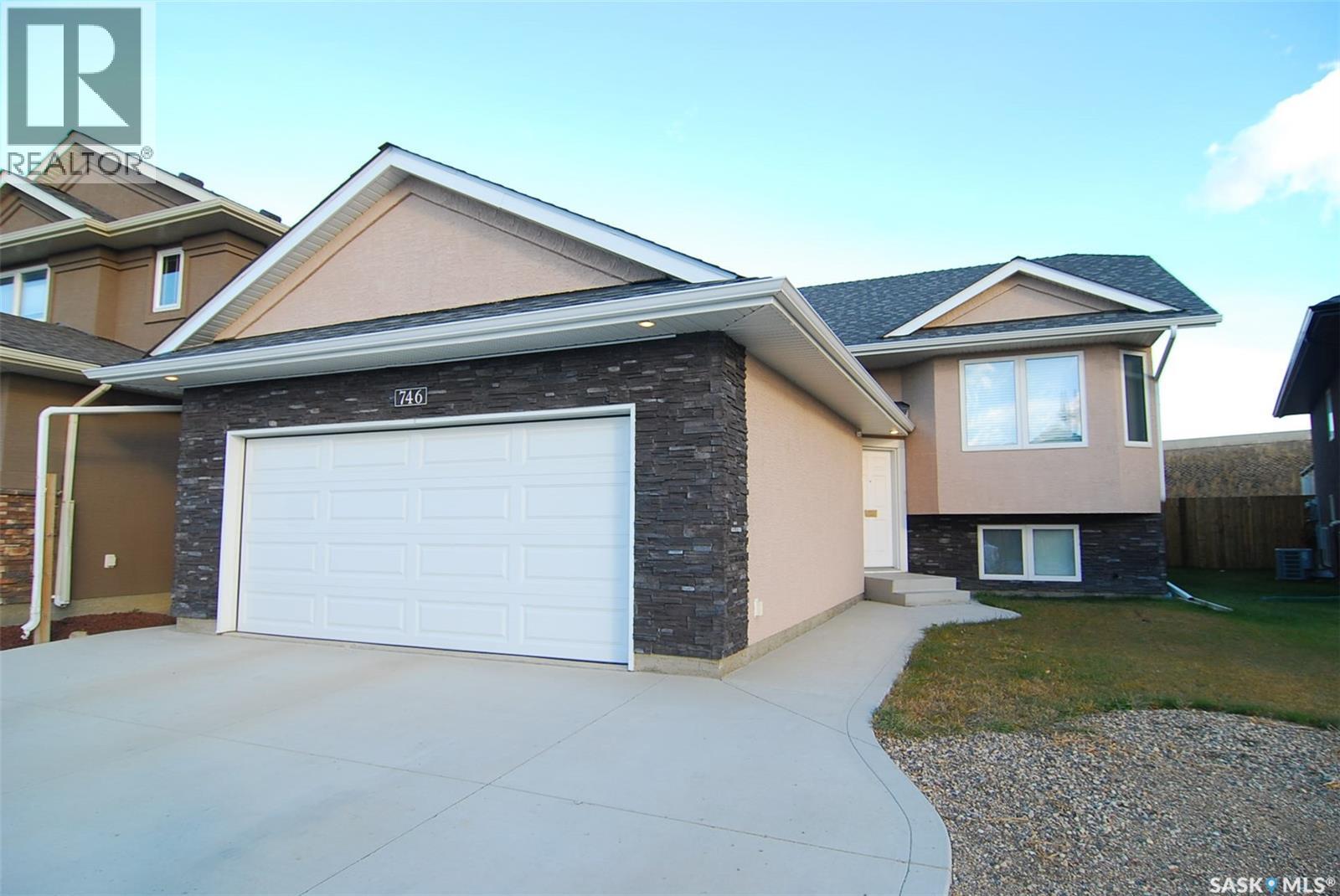 746 Sutter Cres, Saskatoon, SK S7T 0R4