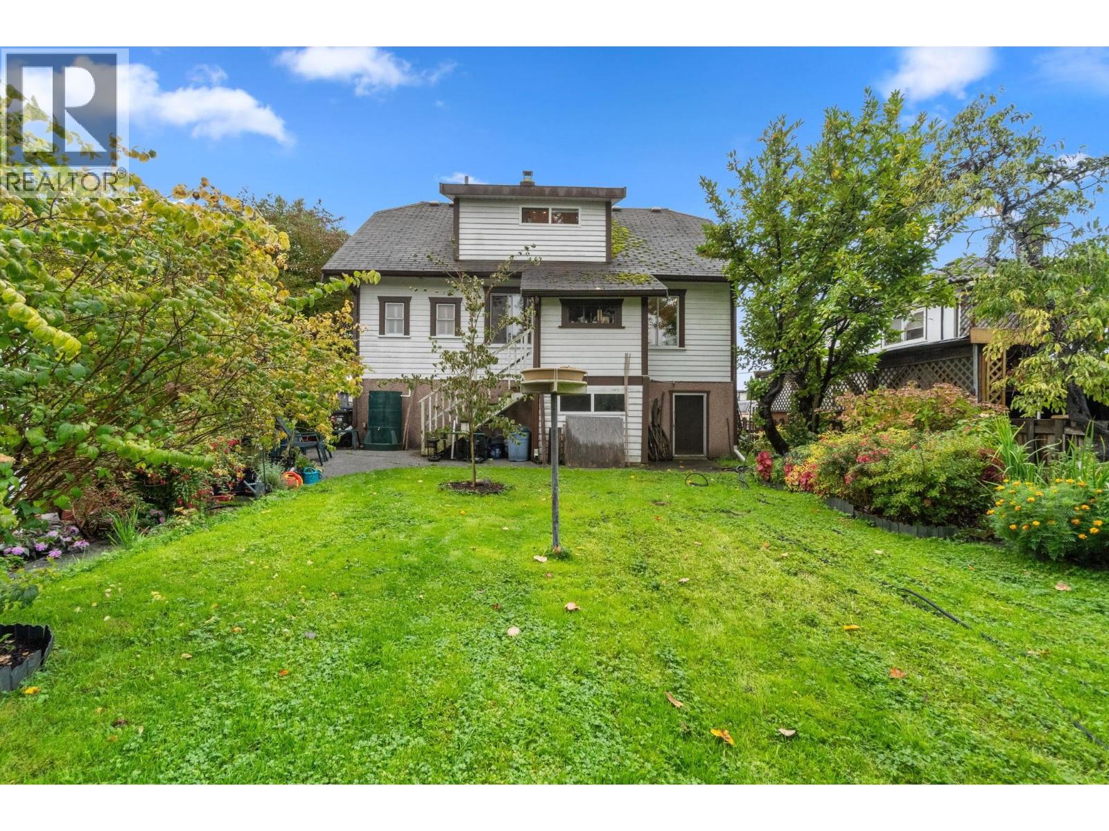 247 Wood St, New Westminster, BC V3M 5K5