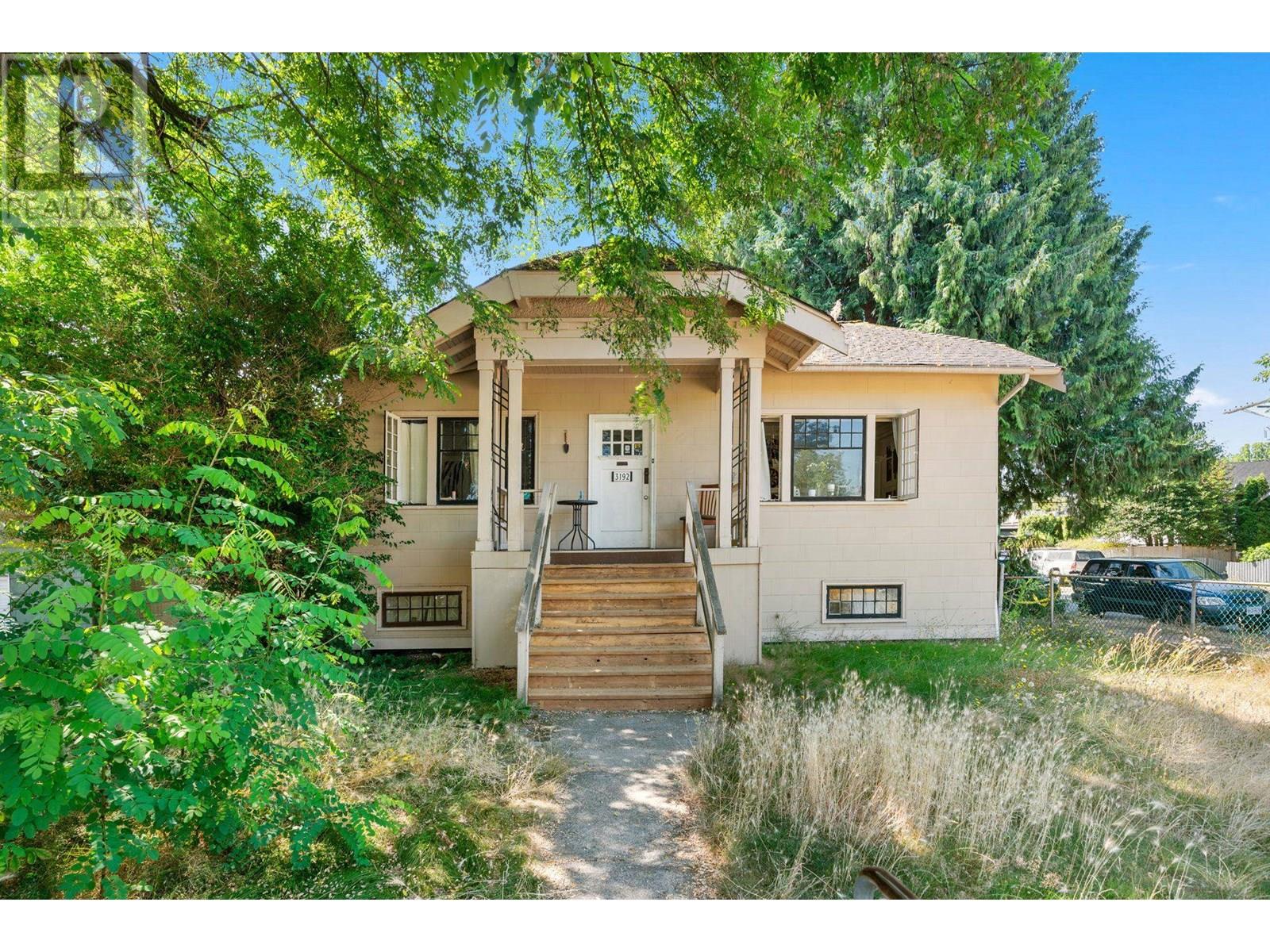 3192 W 8th Ave, Vancouver, BC V6K 2C3