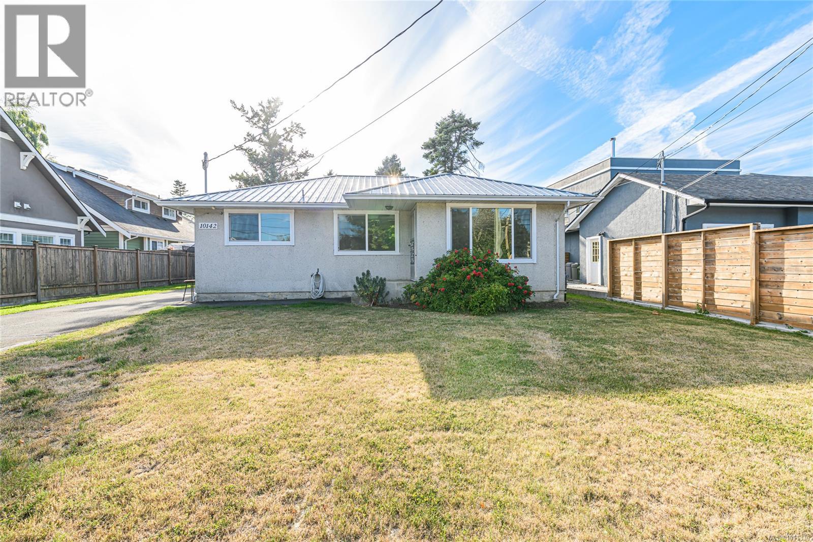 10142 Resthaven Dr, Sidney, BC V8L 3G7
